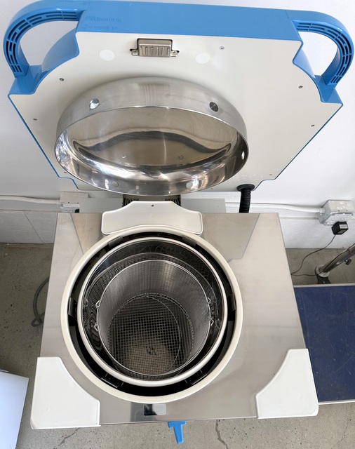 HICLAVE HVP-50 Autoclave / Steam Sterilizer