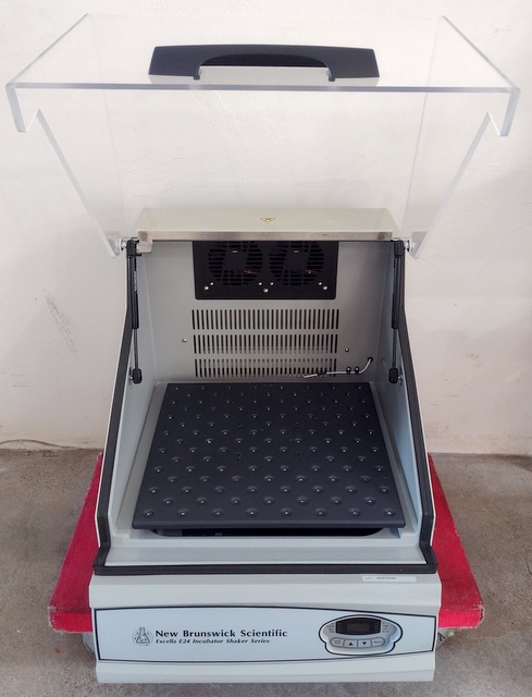 Excella E24 Incubator Shaker