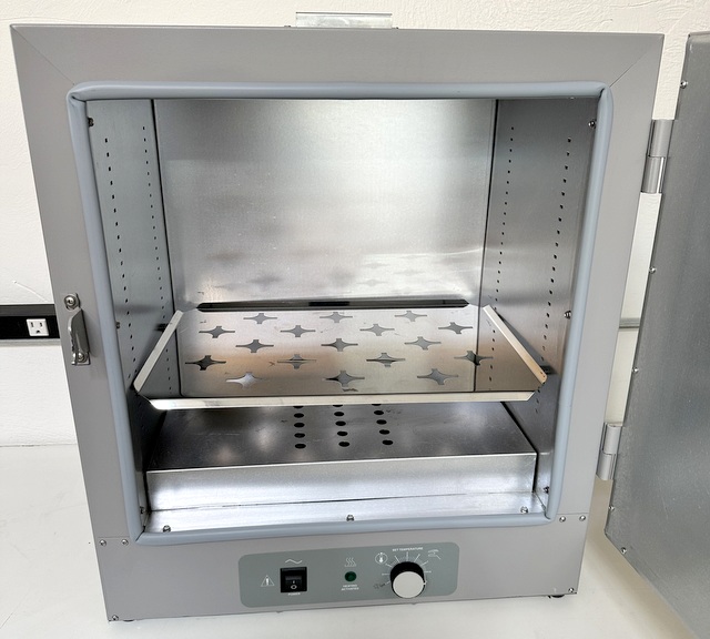1305U Laboratory Oven